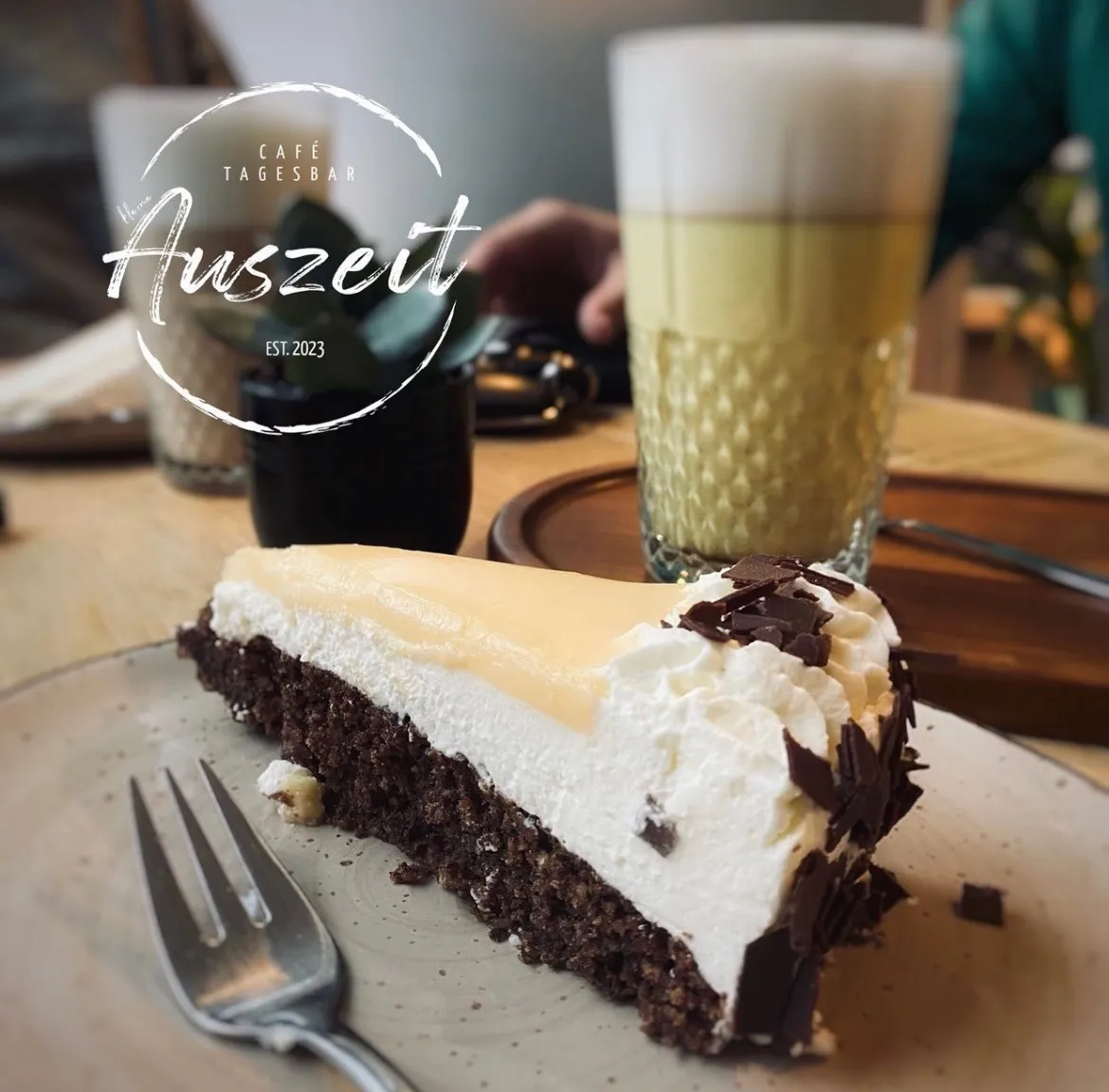 Kaffee und Kuchen im Café Auszeit